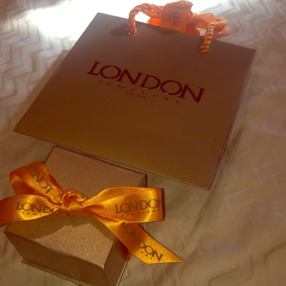 Gift bag and box set from London Jewelers